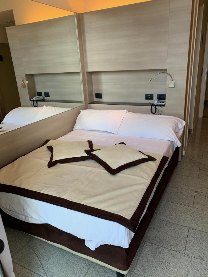 Hotel San Carlo Ліньяно-Сабб'ядоро Екстер'єр фото